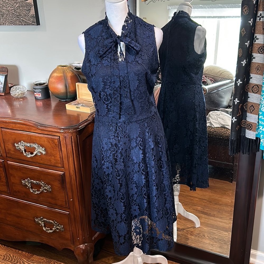 Perfect blue lacy party dress